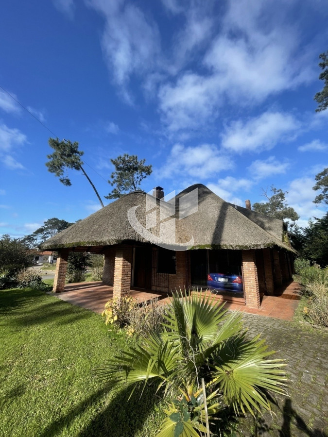 Casa ID.740 - Venta, casa, 3 dormitorios, Jardines de Cordoba, Punta del Este