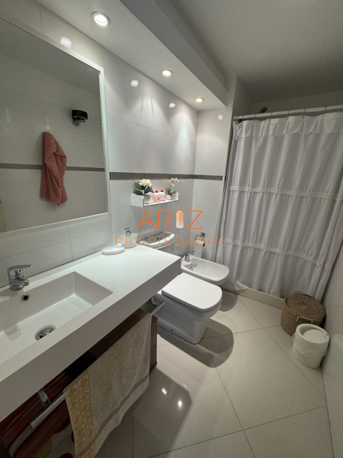 Apartamento ID.2297 - Venta apartamento de 3 dormitorios y servicio en venta  Punta del Este 