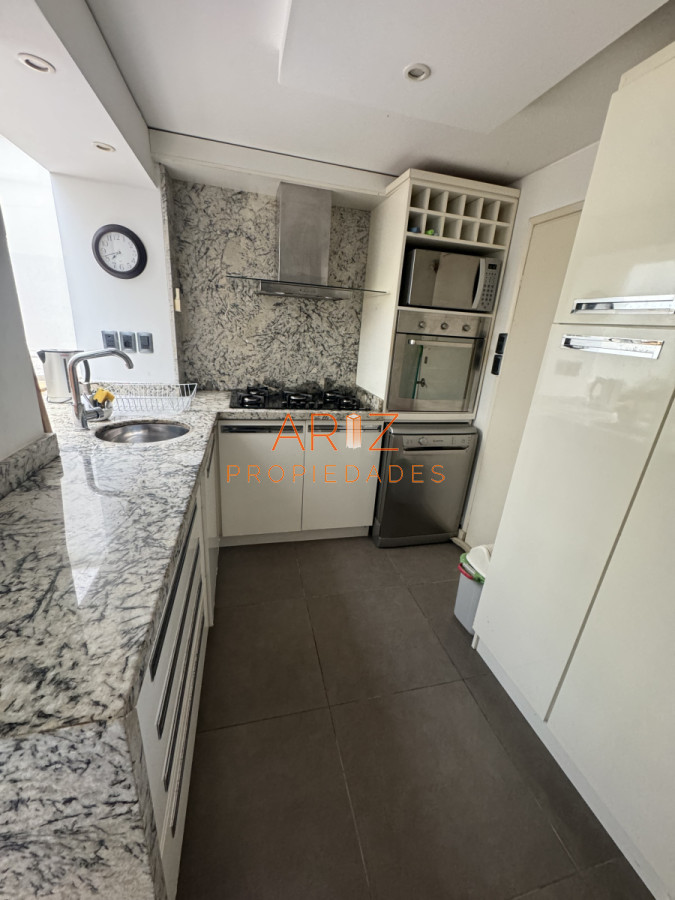 Apartamento ID.2297 - Venta apartamento de 3 dormitorios y servicio en venta  Punta del Este 