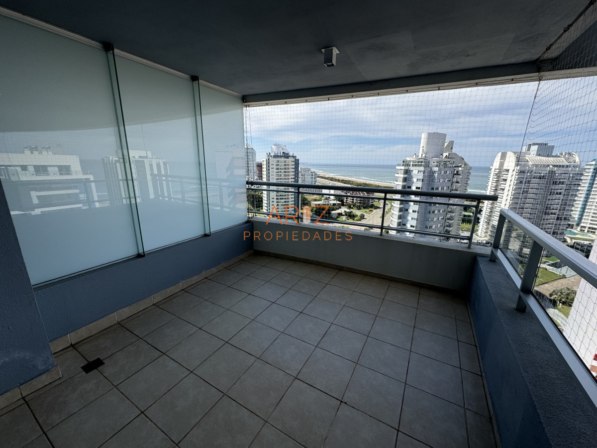 Apartamento ID.2155 - Apartamento de 3 dormitorios en venta en Punta del Este IMPERDIBLE