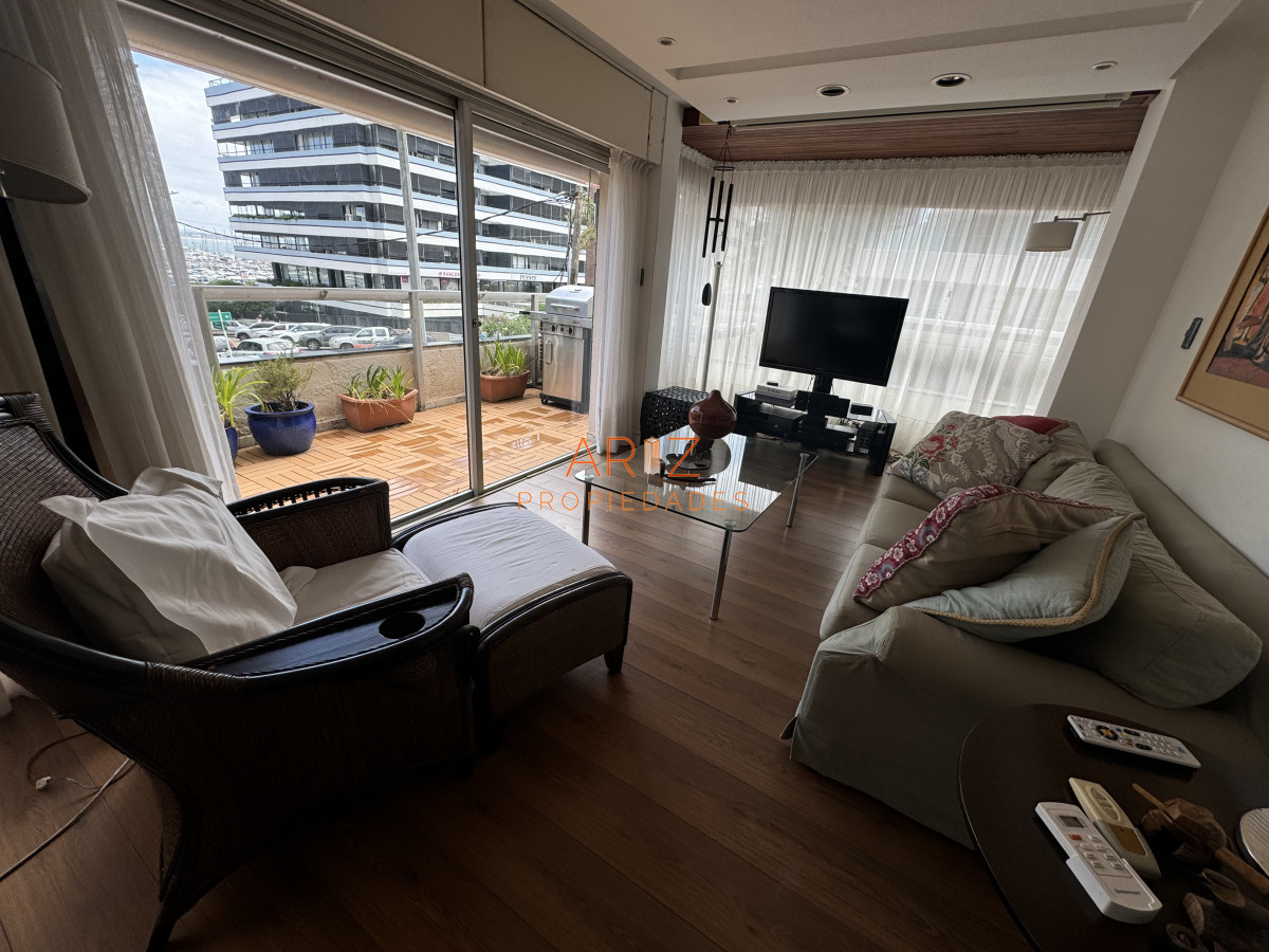Apartamento ID.2297 - Venta apartamento de 3 dormitorios y servicio en venta  Punta del Este 