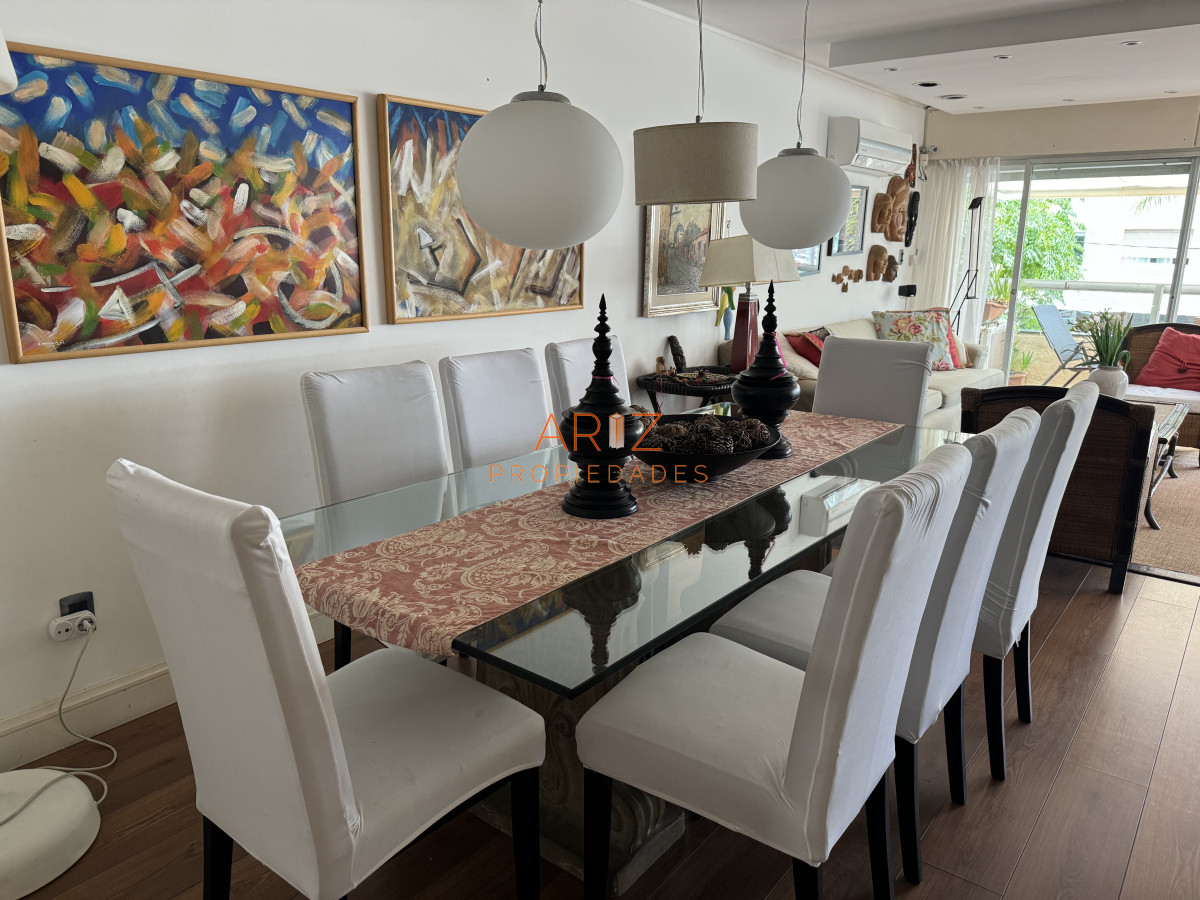 Apartamento ID.2297 - Venta apartamento de 3 dormitorios y servicio en venta  Punta del Este 