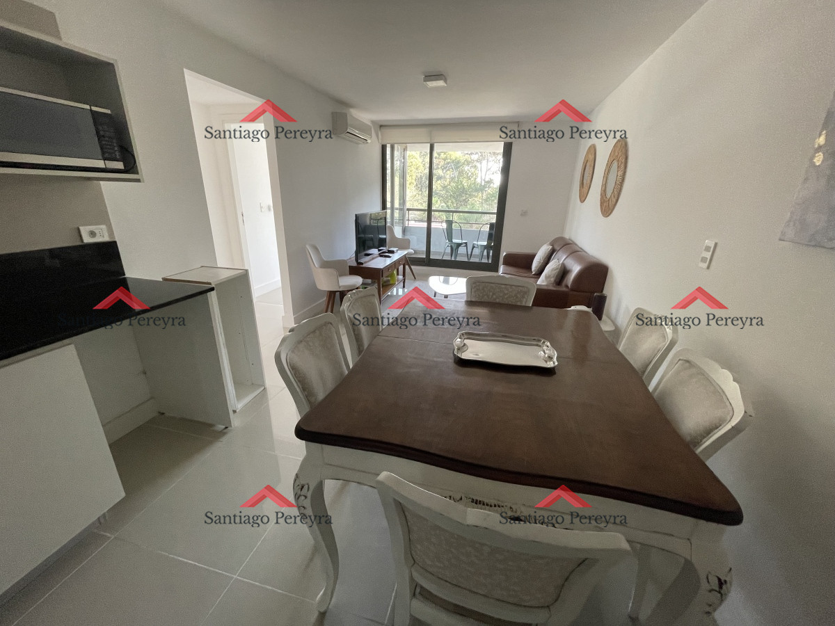 Apartamento ID.14436 - Apartamento de dos dormitorios en venta, piscina climatizada, mucama, barbacoa, sala de cine