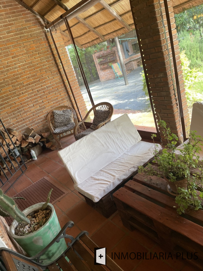 Casa ID.557 - Venta de Casa de 329 m2 con 1401 m2 de terreno con 3 Dormitorios en Jardines de Córdoba C964