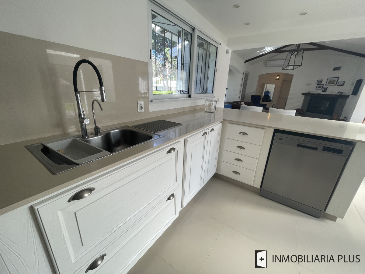 Casa ID.721 - Alquiler de Casa en alquiler en country Punta del Este con 4 Dormitorios 3 Baños C721B