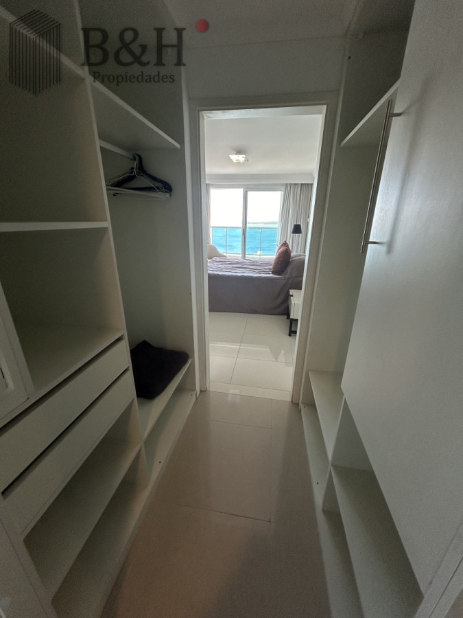 Apartamento ID.3051 - Apartamento de 3 dormitorios en suite más dependencia en venta en  Punta del Este 