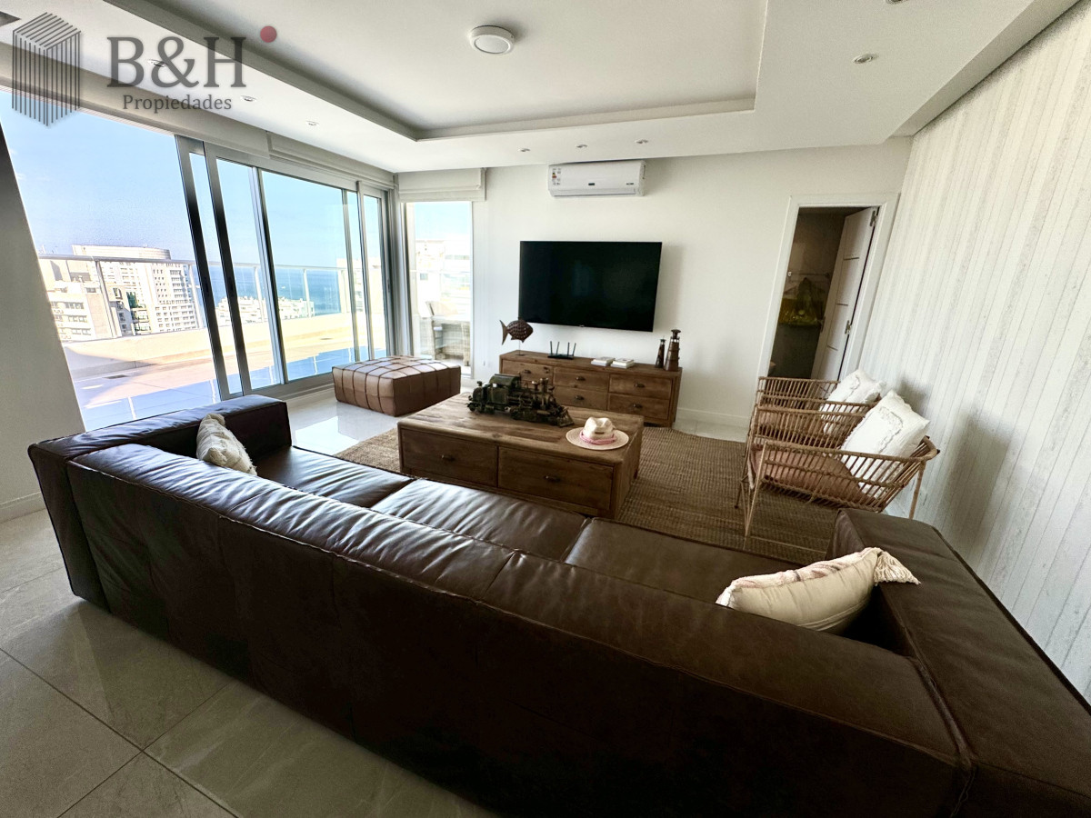Apartamento ID.4404 - Espectacular Penthouse en Venta en Punta del Este  