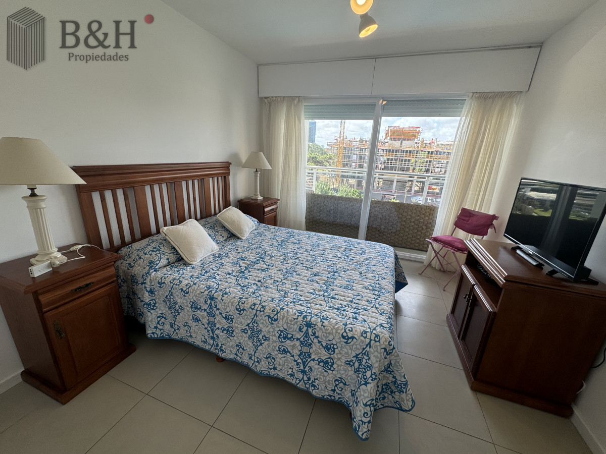 Apartamento ID.4383 - Apartamento de dos dormitorios  en venta en Punta del Este , Zona Chiverta 