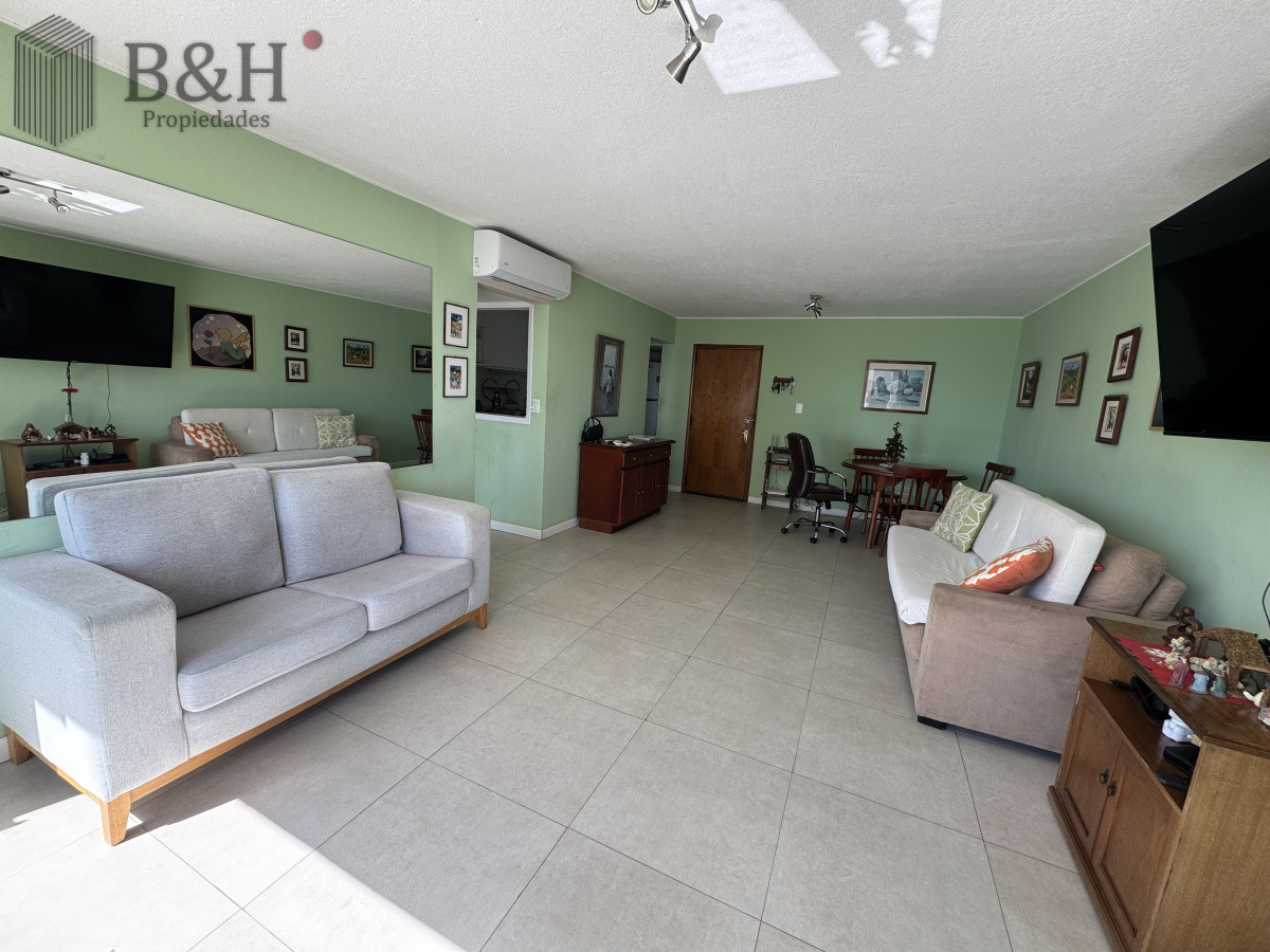 Apartamento ID.5862 - Apartamento de dos dormitorios en venta en Peninsula , Punta del Este 