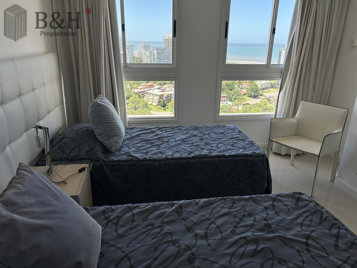 Apartamento ID.3051 - Apartamento de 3 dormitorios en suite más dependencia en venta en  Punta del Este 