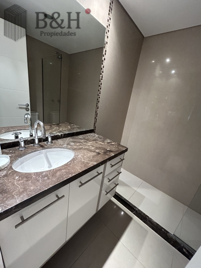 Apartamento ID.3051 - Apartamento de 3 dormitorios en suite más dependencia en venta en  Punta del Este 