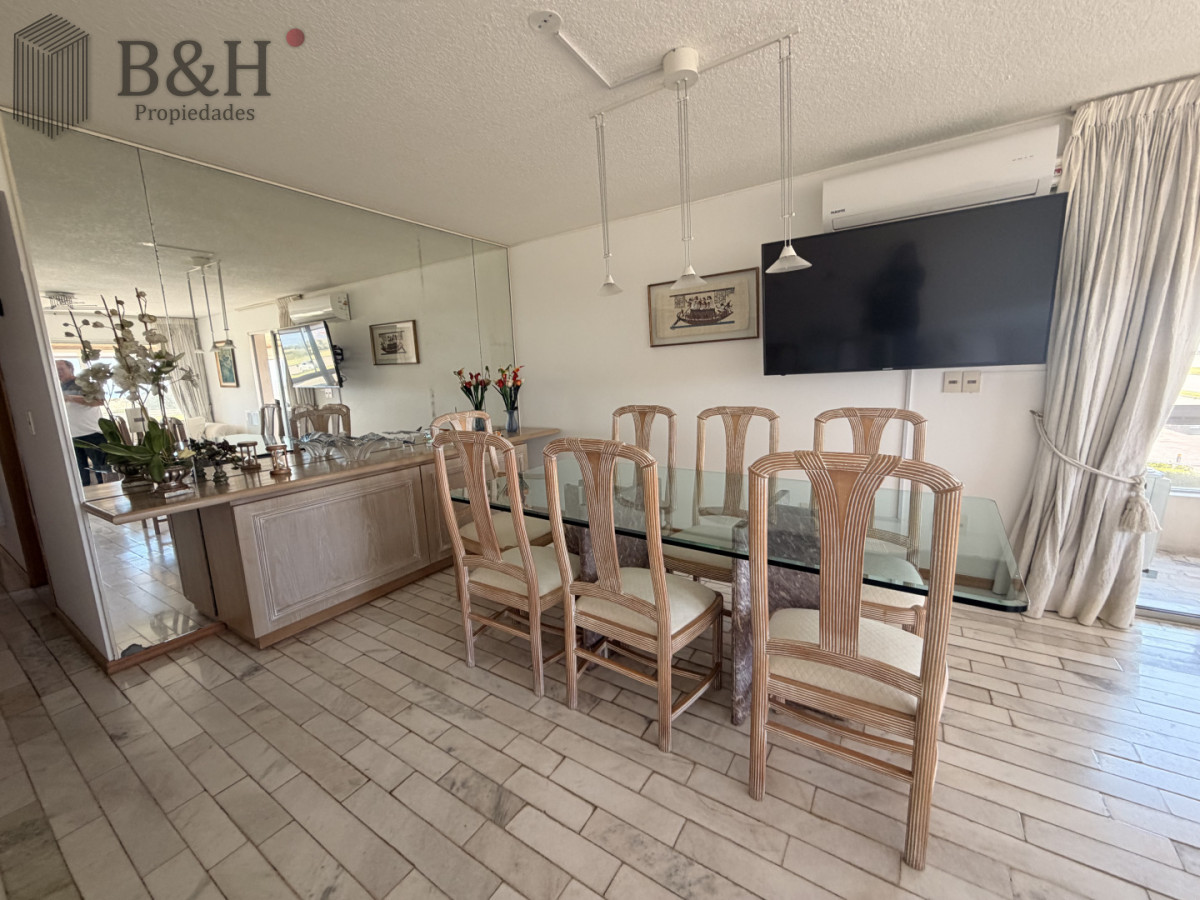 Apartamento ID.8157 - Apartamento de 3 dormitorio en venta en primera linea de Playa Brava 