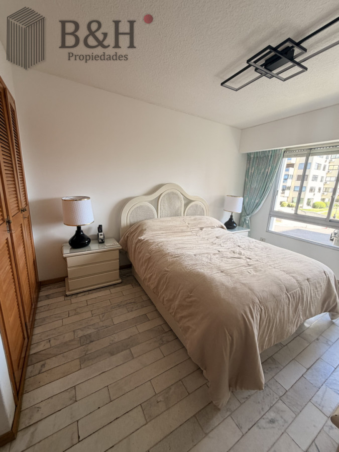 Apartamento ID.8157 - Apartamento de 3 dormitorio en venta en primera linea de Playa Brava 