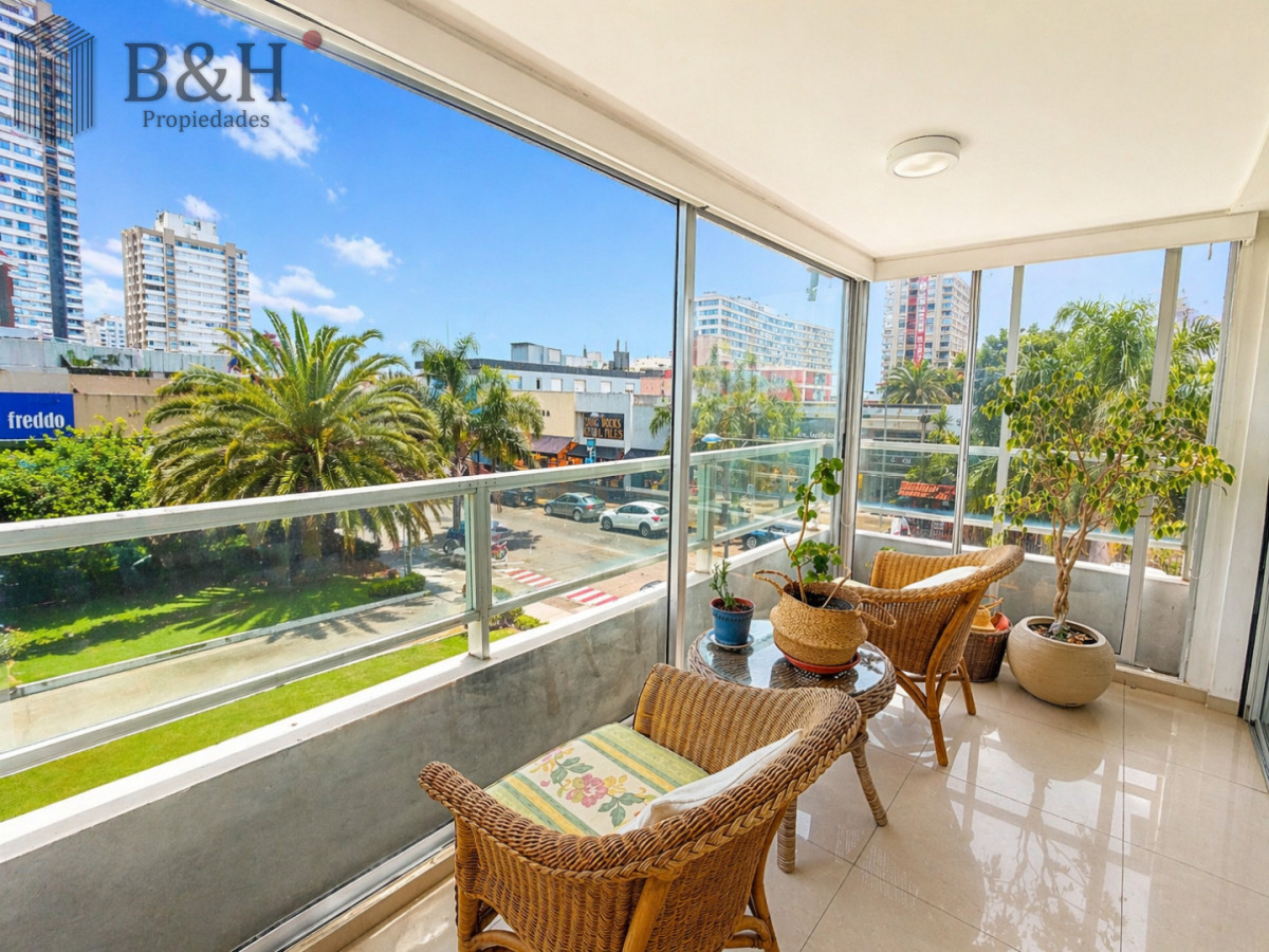 Apartamento ID.7037 - Apartamento de dos dormitorios en venta en Peninsula , Punta del Este