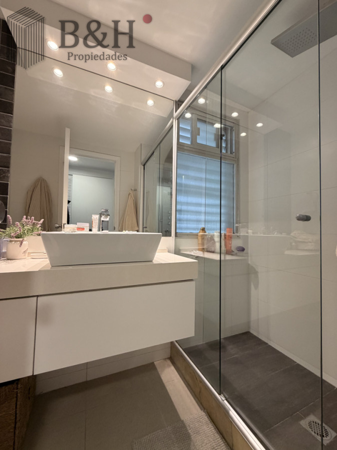 Apartamento ID.7037 - Apartamento de dos dormitorios en venta en Peninsula , Punta del Este