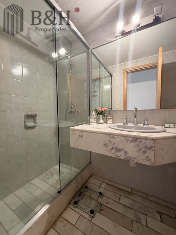 Apartamento ID.8157 - Apartamento de 3 dormitorio en venta en primera linea de Playa Brava 