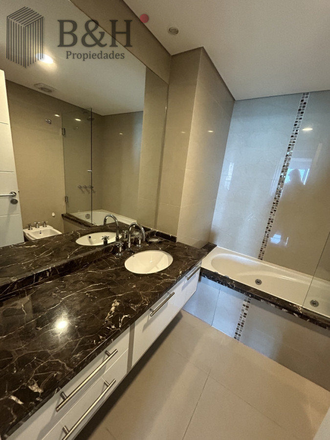 Apartamento ID.3051 - Apartamento de 3 dormitorios en suite más dependencia en venta en  Punta del Este 