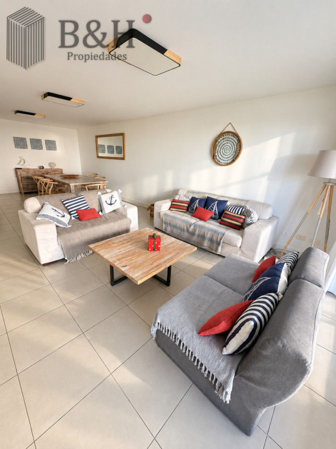 Apartamento ID.6220 - Apartamento de 3 dormitorios en venta en Punta del Este