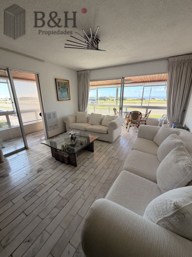 Apartamento ID.8157 - Apartamento de 3 dormitorio en venta en primera linea de Playa Brava 