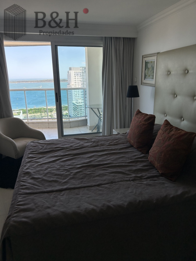 Apartamento ID.3051 - Apartamento de 3 dormitorios en suite más dependencia en venta en  Punta del Este 