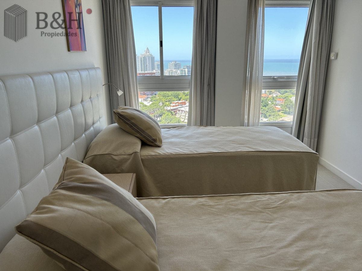 Apartamento ID.3051 - Apartamento de 3 dormitorios en suite más dependencia en venta en  Punta del Este 