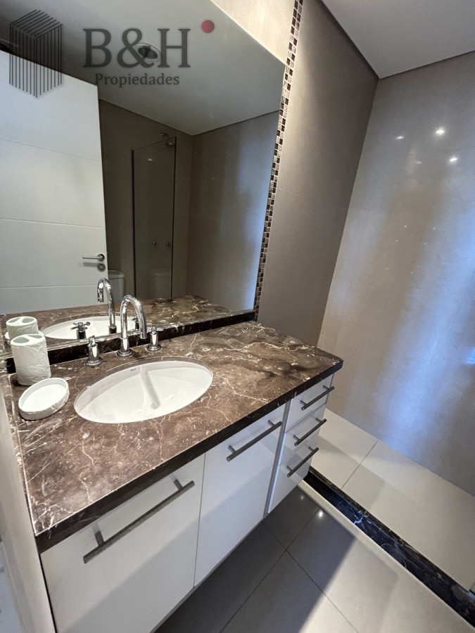 Apartamento ID.3051 - Apartamento de 3 dormitorios en suite más dependencia en venta en  Punta del Este 