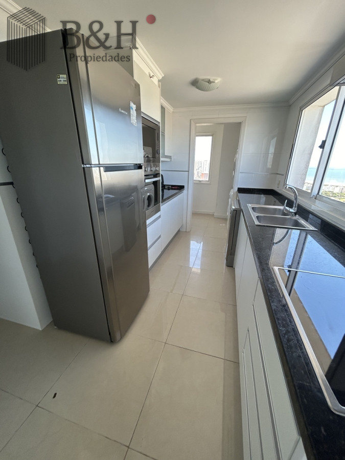 Apartamento ID.3051 - Apartamento de 3 dormitorios en suite más dependencia en venta en  Punta del Este 