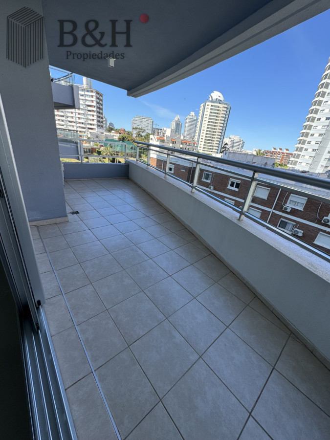 Apartamento ID.8119 - Apartamento de 2 dormitorios en venta en Punta del Este 
