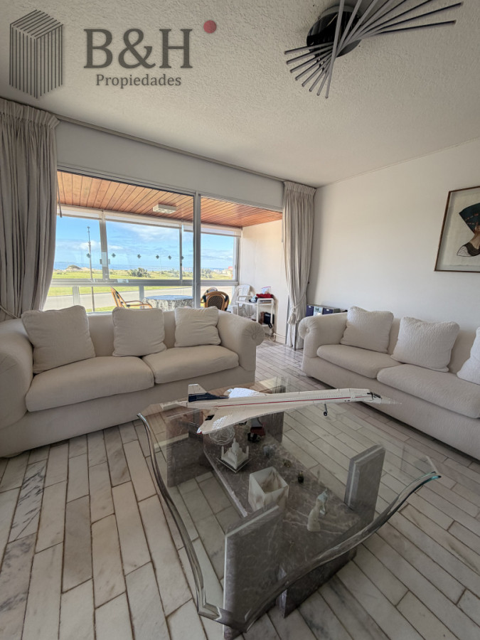 Apartamento ID.8157 - Apartamento de 3 dormitorio en venta en primera linea de Playa Brava 