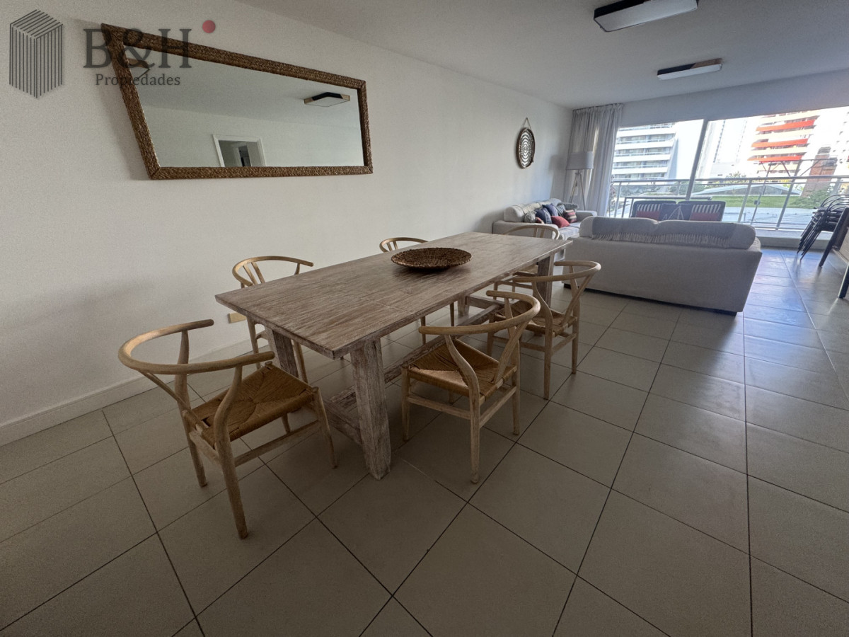 Apartamento ID.6220 - Apartamento de 3 dormitorios en venta en Punta del Este