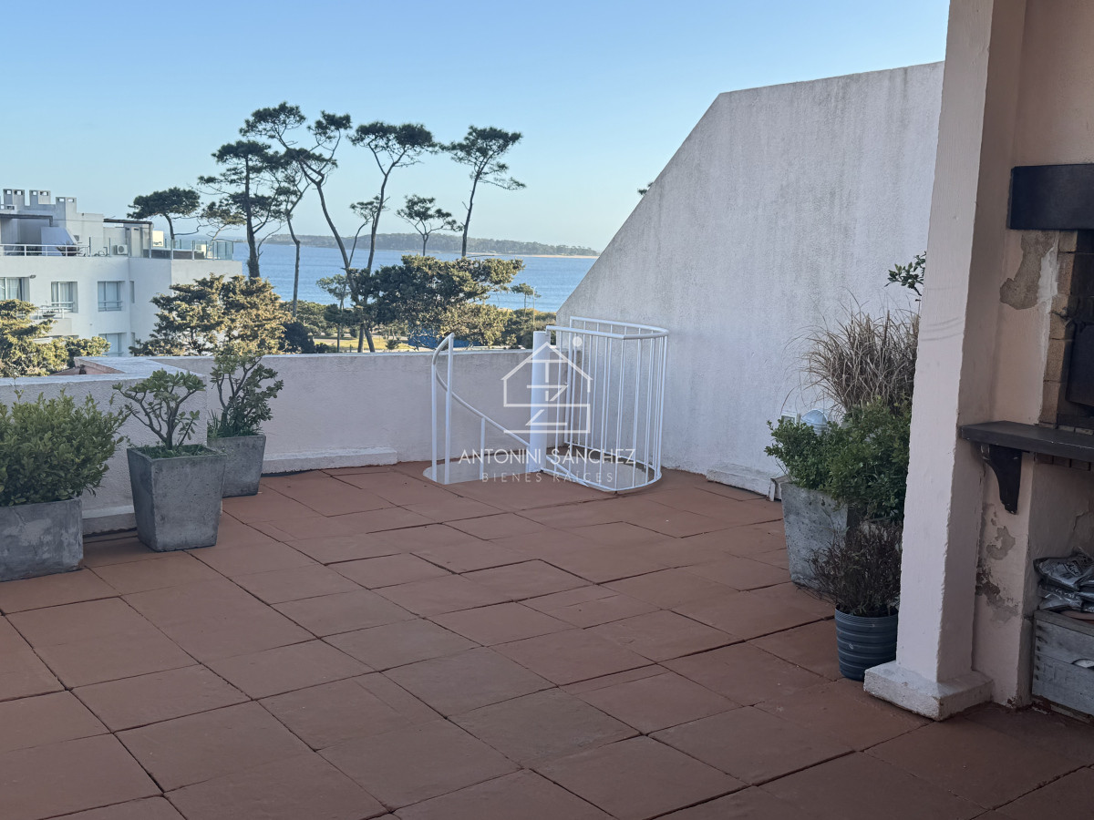 Apartamento ID.2885 - Apartamento de 3 dormitorios en playa Mansa . Penthouse con terraza exclusiva