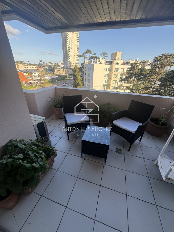 Apartamento ID.2885 - Apartamento de 3 dormitorios en playa Mansa . Penthouse con terraza exclusiva