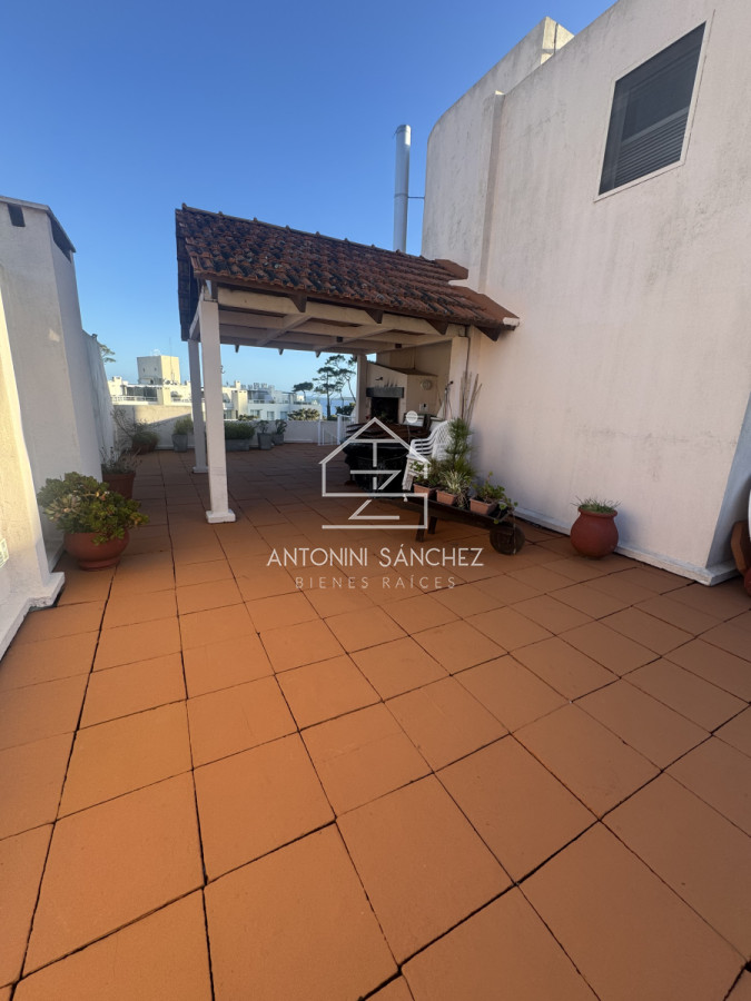 Apartamento ID.2885 - Apartamento de 3 dormitorios en playa Mansa . Penthouse con terraza exclusiva