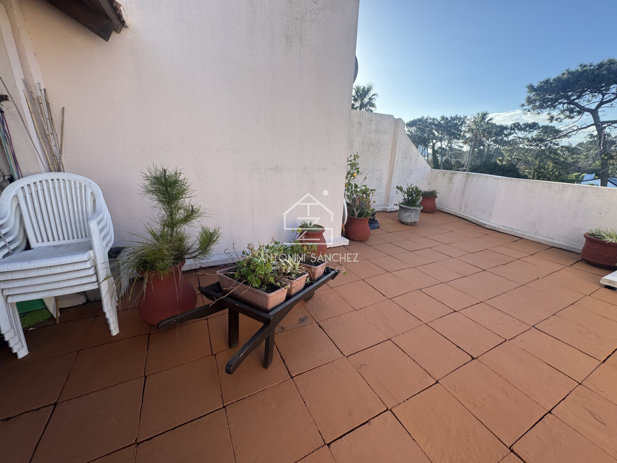 Apartamento ID.2885 - Apartamento de 3 dormitorios en playa Mansa . Penthouse con terraza exclusiva