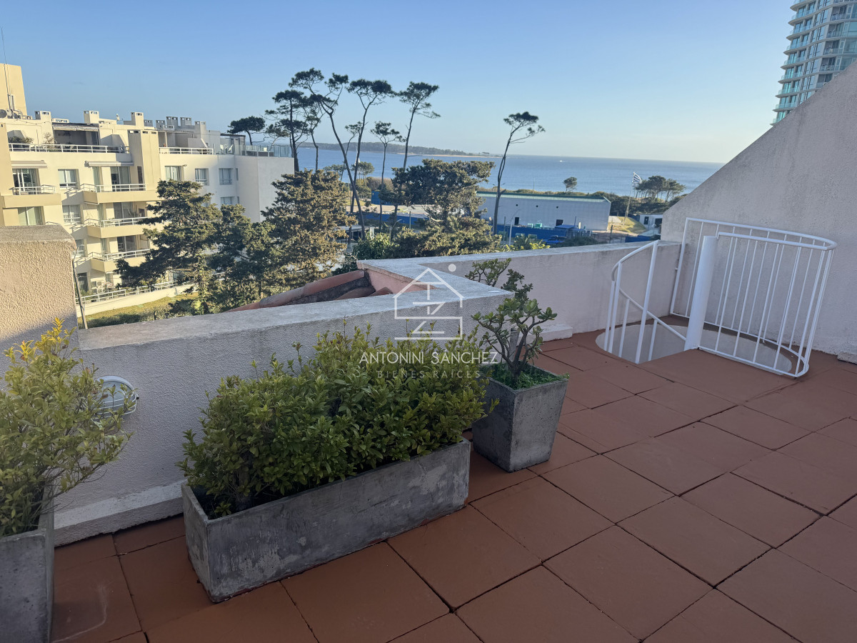 Apartamento ID.2885 - Apartamento de 3 dormitorios en playa Mansa . Penthouse con terraza exclusiva