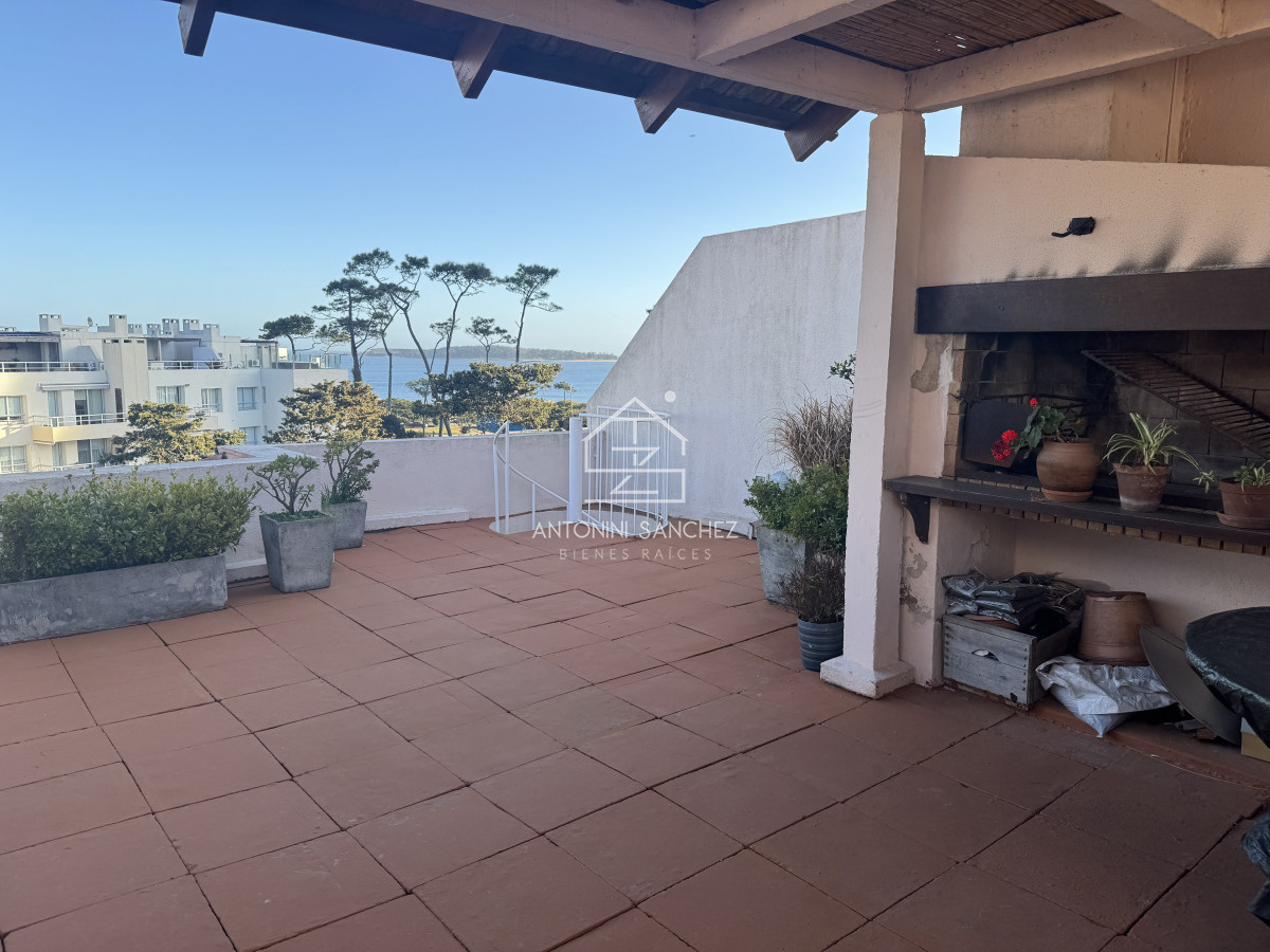 Apartamento ID.2885 - Apartamento de 3 dormitorios en playa Mansa . Penthouse con terraza exclusiva