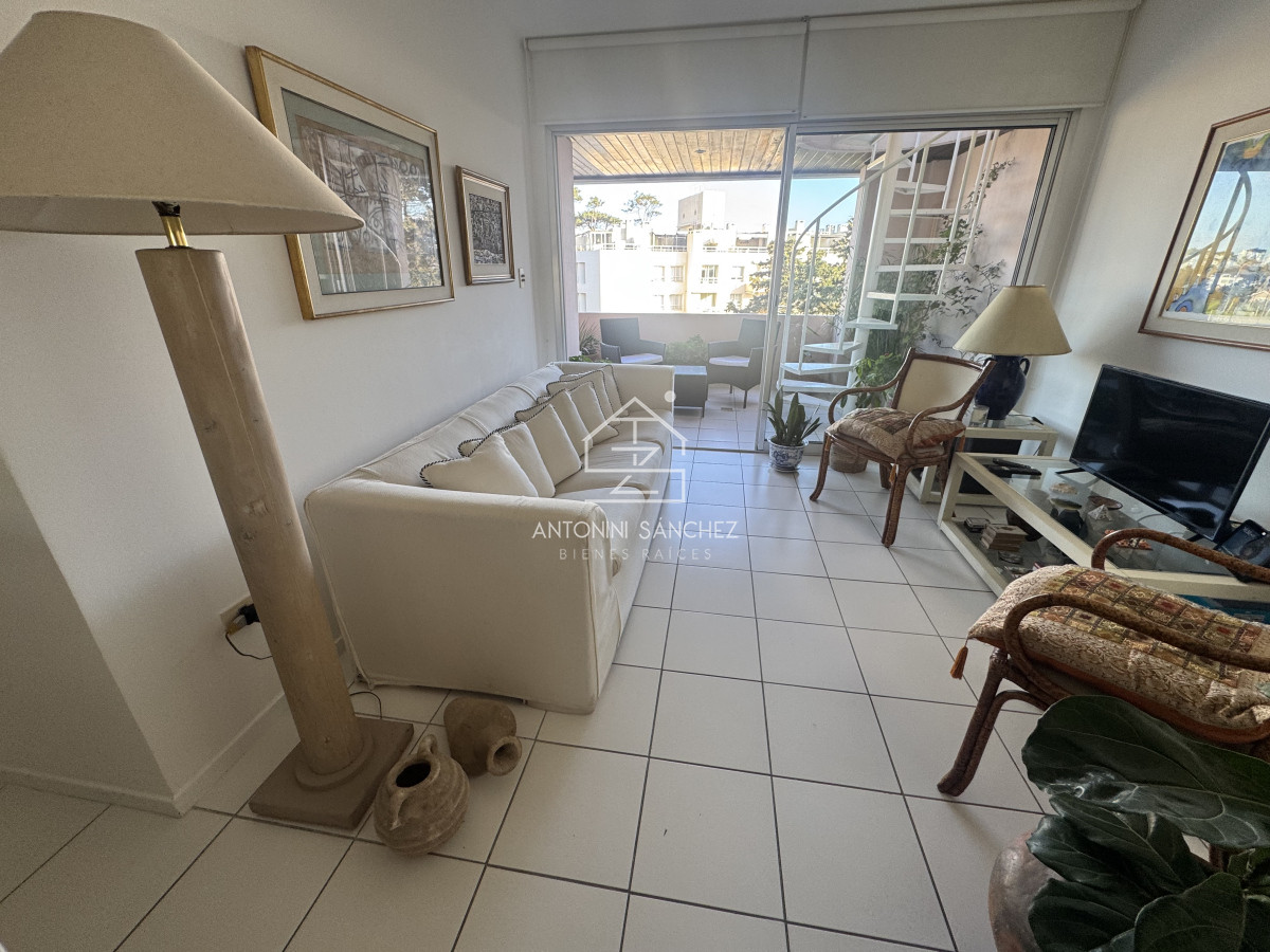 Apartamento ID.2885 - Apartamento de 3 dormitorios en playa Mansa . Penthouse con terraza exclusiva