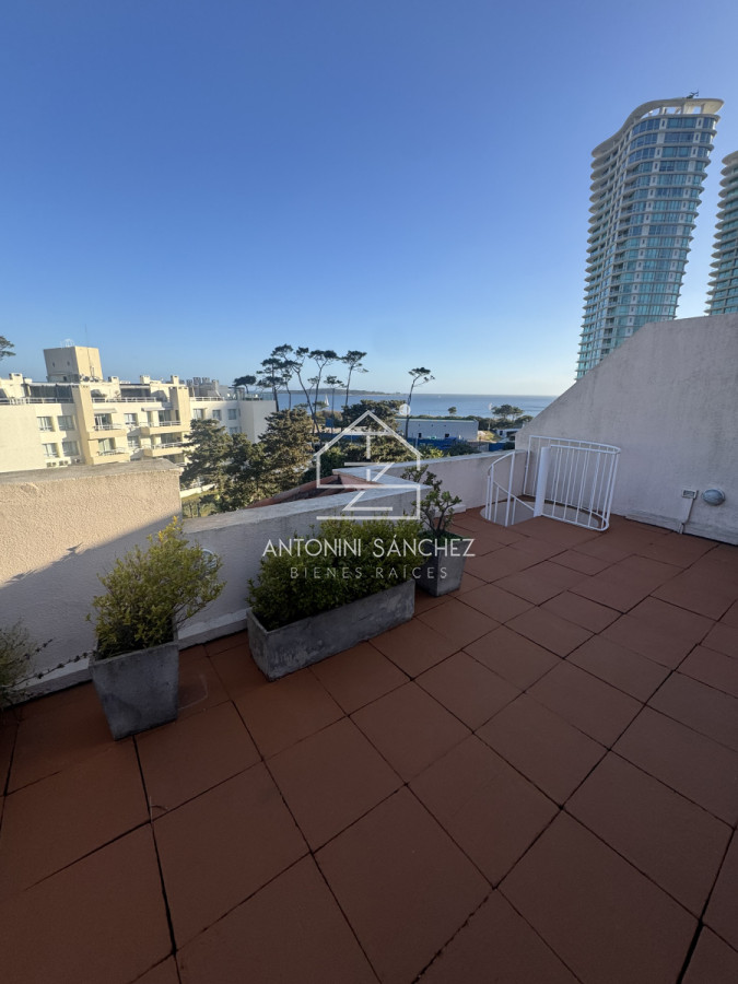 Apartamento ID.2885 - Apartamento de 3 dormitorios en playa Mansa . Penthouse con terraza exclusiva