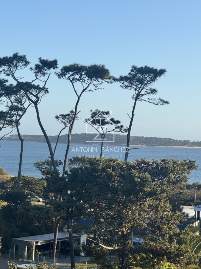 Apartamento ID.2885 - Apartamento de 3 dormitorios en playa Mansa . Penthouse con terraza exclusiva