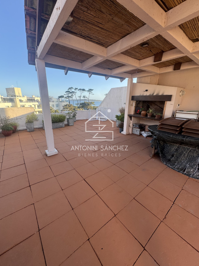 Apartamento ID.2885 - Apartamento de 3 dormitorios en playa Mansa . Penthouse con terraza exclusiva