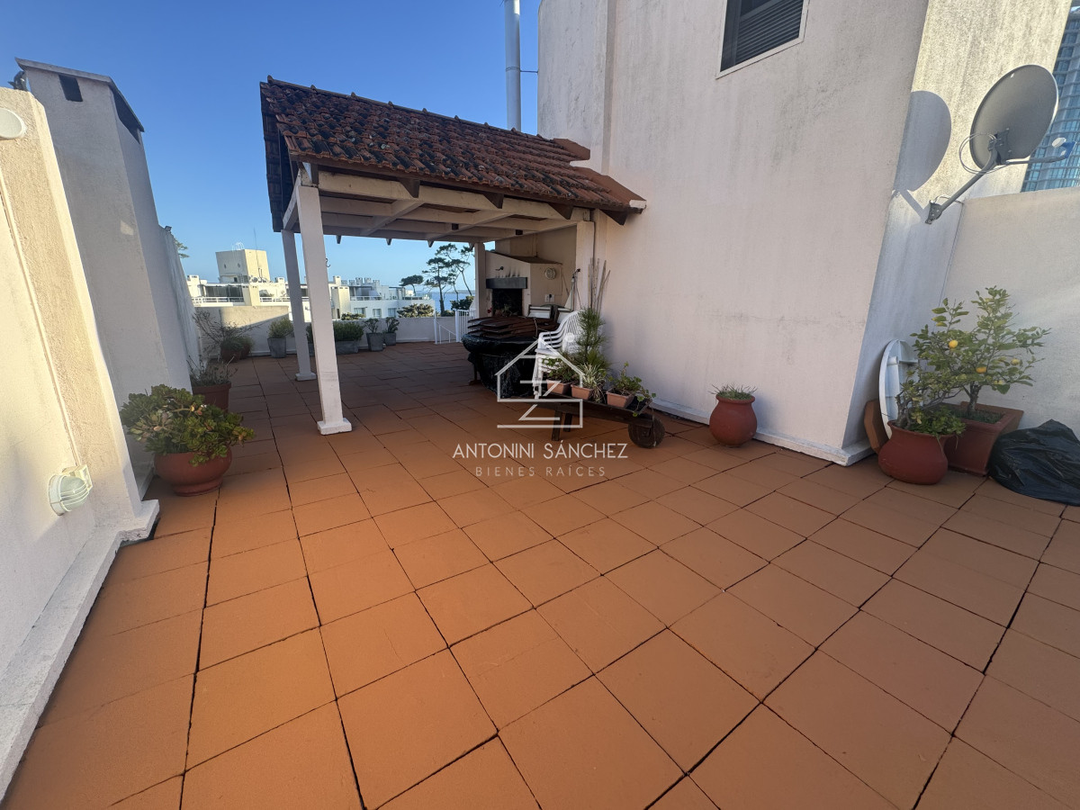 Apartamento ID.2885 - Apartamento de 3 dormitorios en playa Mansa . Penthouse con terraza exclusiva