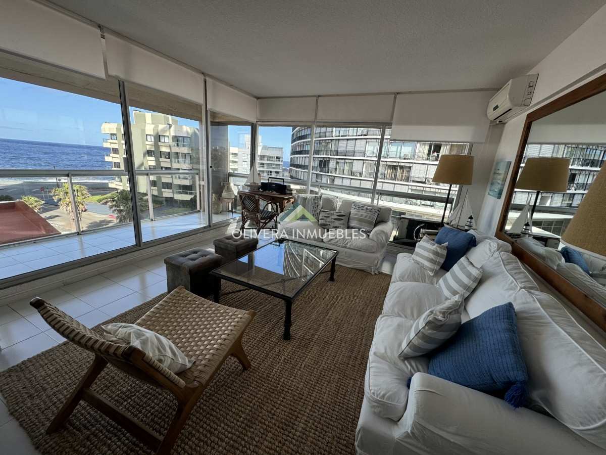 Apartamento ID.12904 - Apartamento en venta de 2 dormitorios , en Punta del Este 