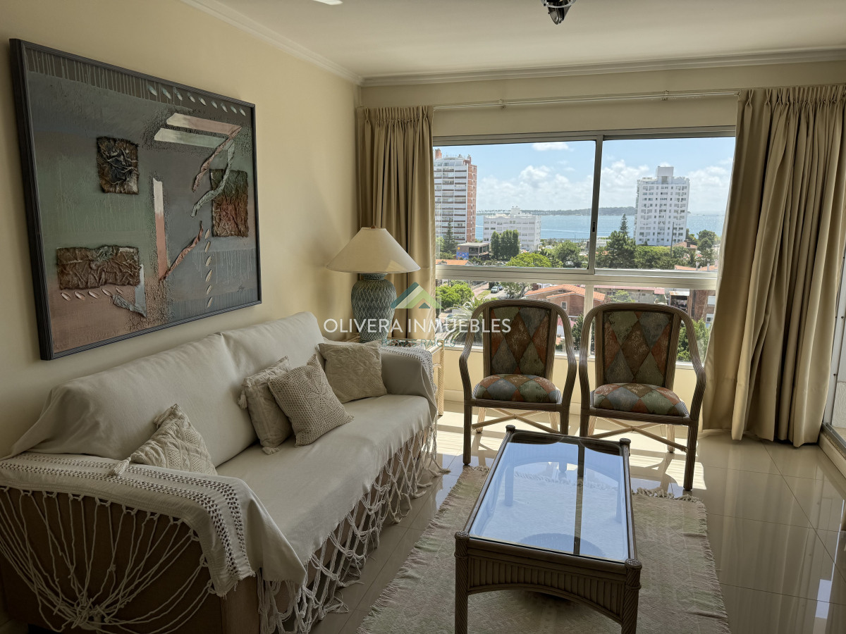 Apartamento ID.12304 - Apartamento en venta de 3 dormitorios en Aidy Grill , Punta del Este 