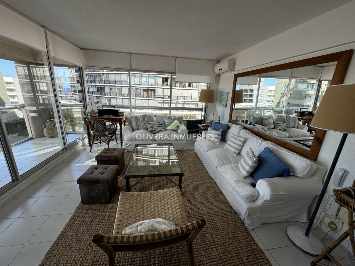 Apartamento ID.12904 - Apartamento en venta de 2 dormitorios , en Punta del Este 