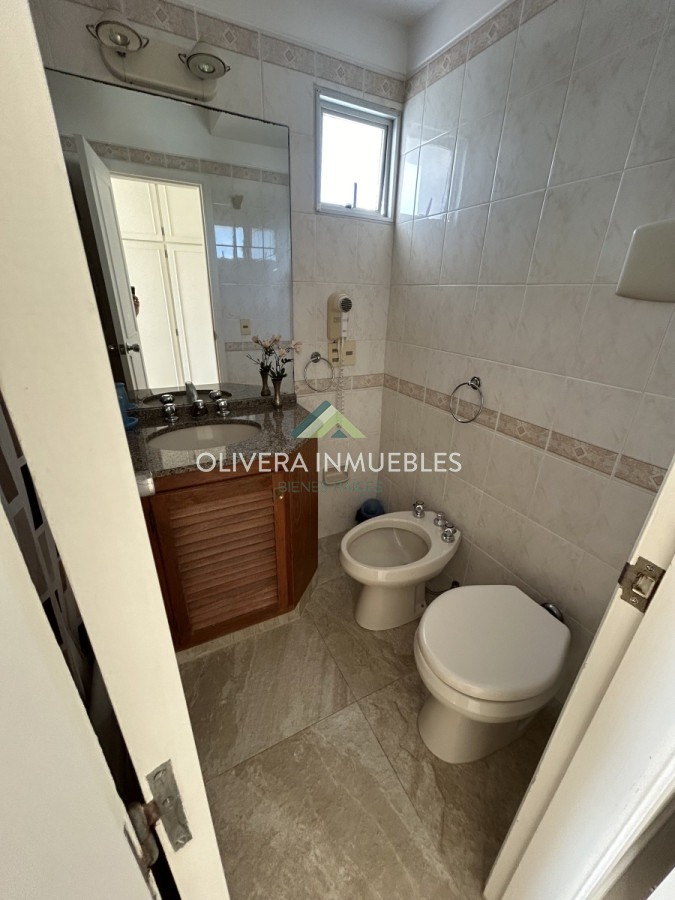 Apartamento ID.12304 - Apartamento en venta de 3 dormitorios en Aidy Grill , Punta del Este 