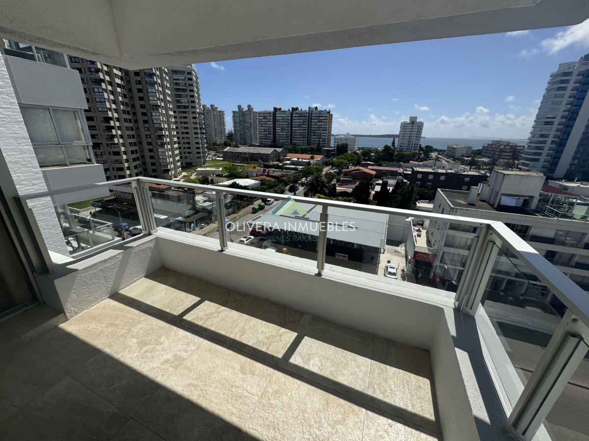 Apartamento ID.12304 - Apartamento en venta de 3 dormitorios en Aidy Grill , Punta del Este 