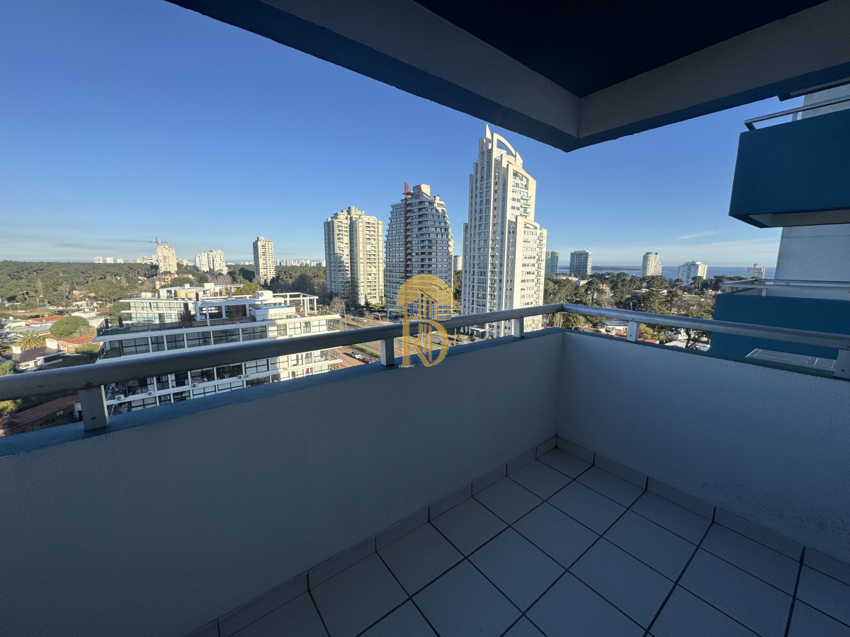 Apartamento de 3 dormitorios en venta en Punta del Este, Roosevelt -id-352-19