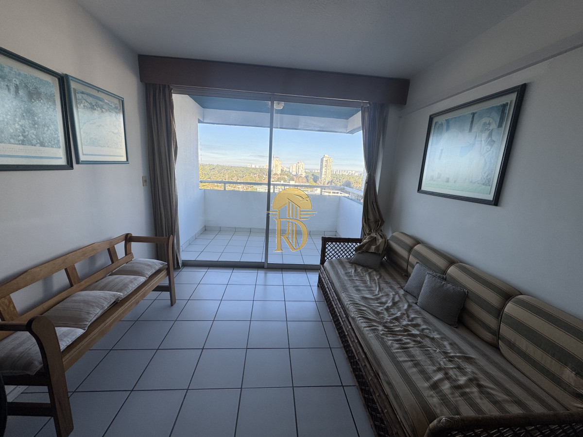 Apartamento de 3 dormitorios en venta en Punta del Este, Roosevelt -id-352