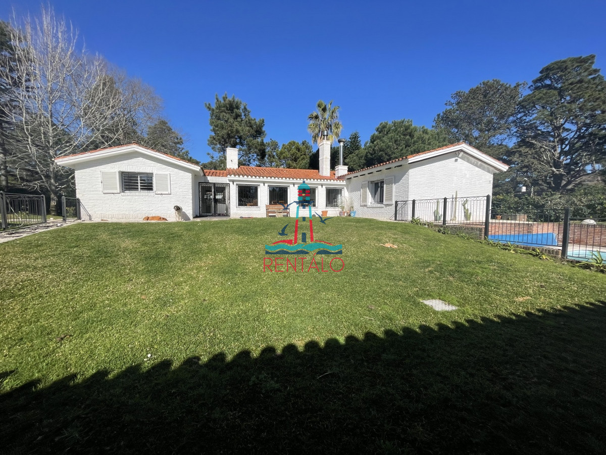 Casa ID.628 - Excepcional casa en alquiler temporal zona  country Punta del Este 