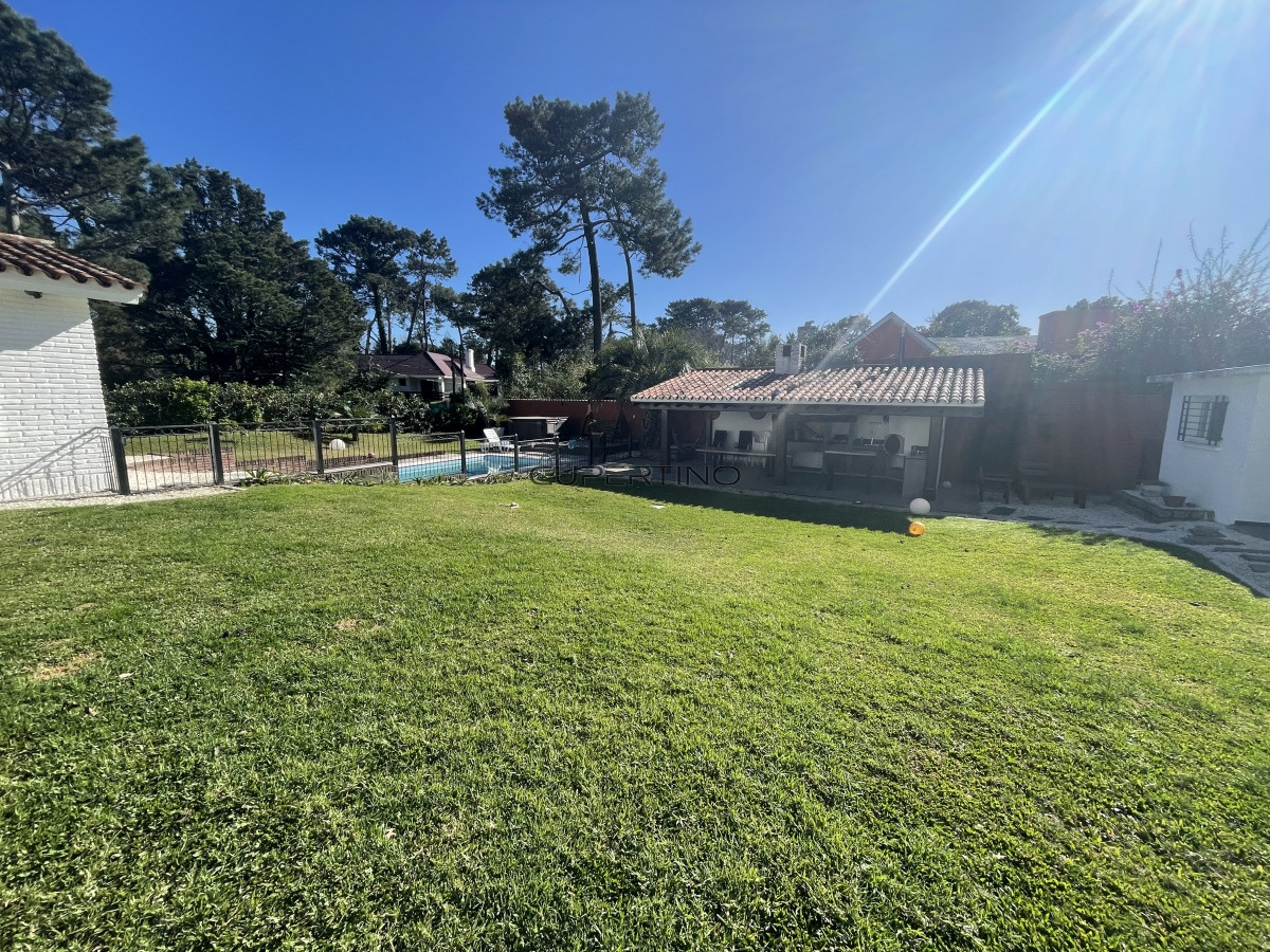 Excepcional casa en alquiler temporal zona  country Punta del Este — foto 38